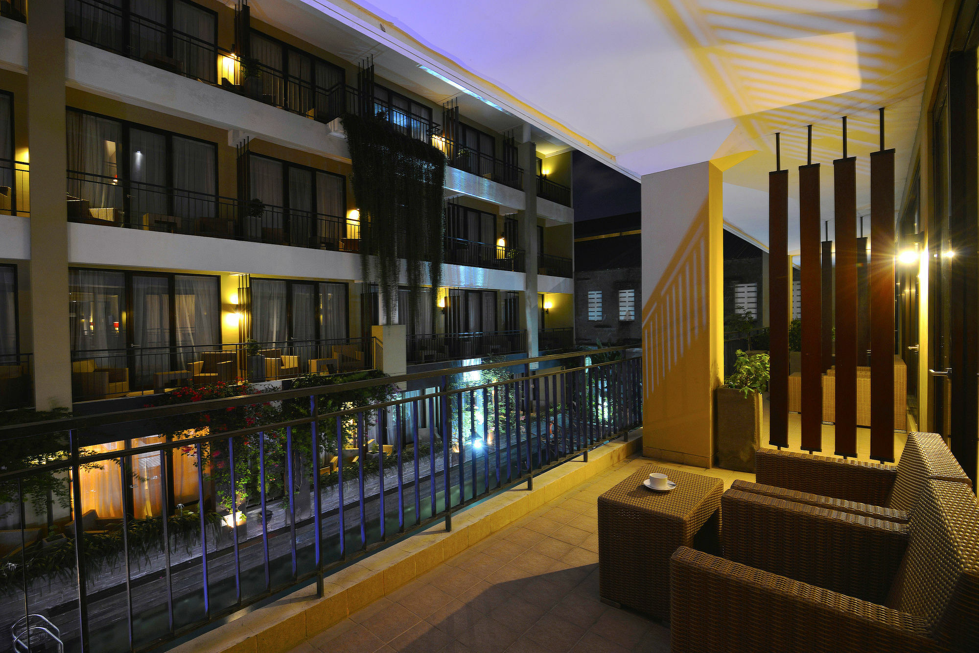 100 Sunset Kuta Hotel & Ballroom Esterno foto
