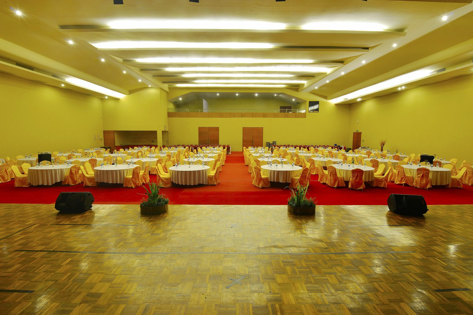 100 Sunset Kuta Hotel & Ballroom Esterno foto